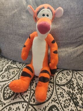 Disney Store Tigger 14 inch Plush Disney Store Exclusive Original Authentic